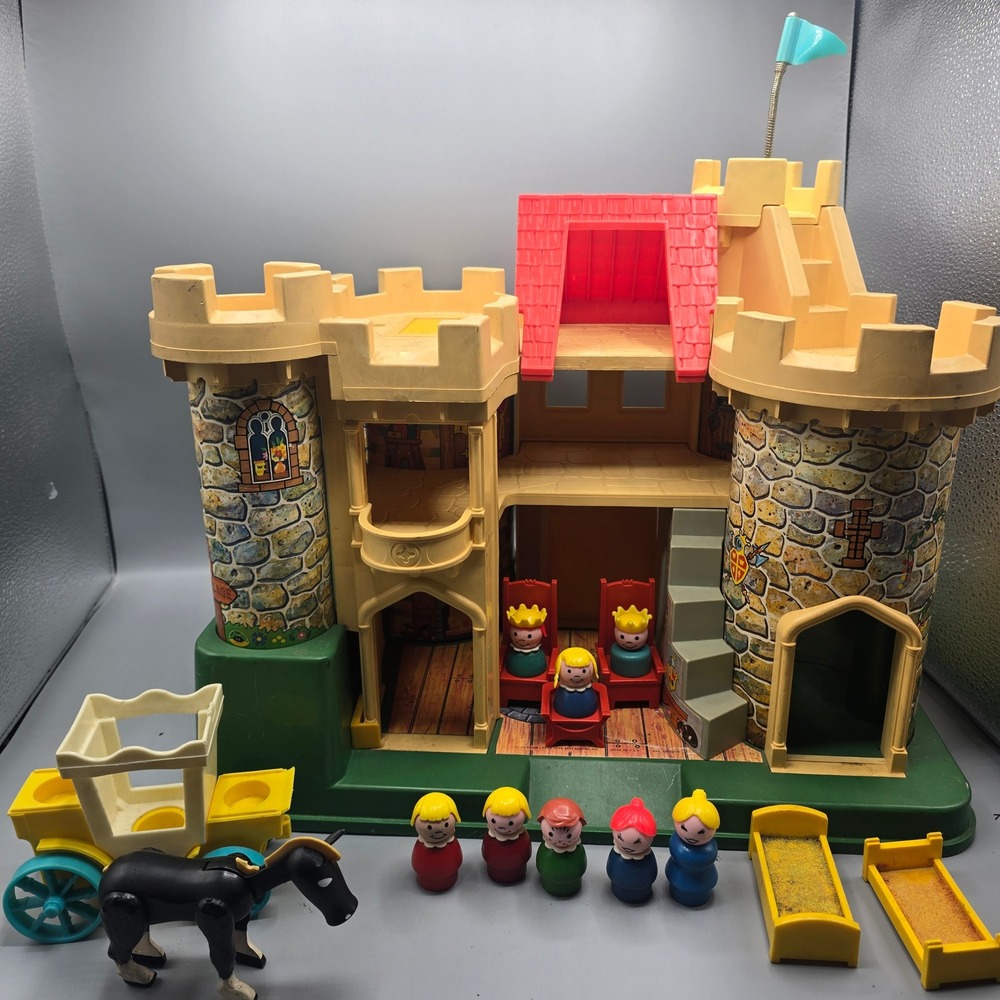 Vintage 1974 Fisher Price Little People Play Family Castle 993 Figures Accessory